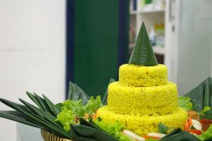 Nasi tumpeng