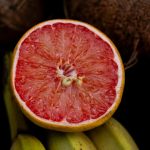 tips mudah mengupas pomelo