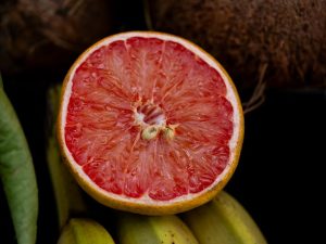 tips mudah mengupas pomelo